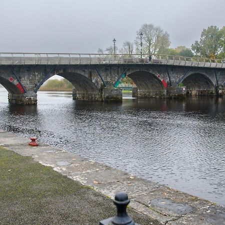 Waterfront Self Catering Houses Carrick on Shannon Екстериор снимка