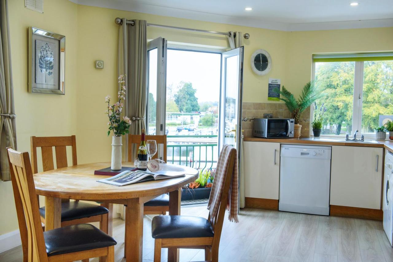 Waterfront Self Catering Houses Carrick on Shannon Екстериор снимка