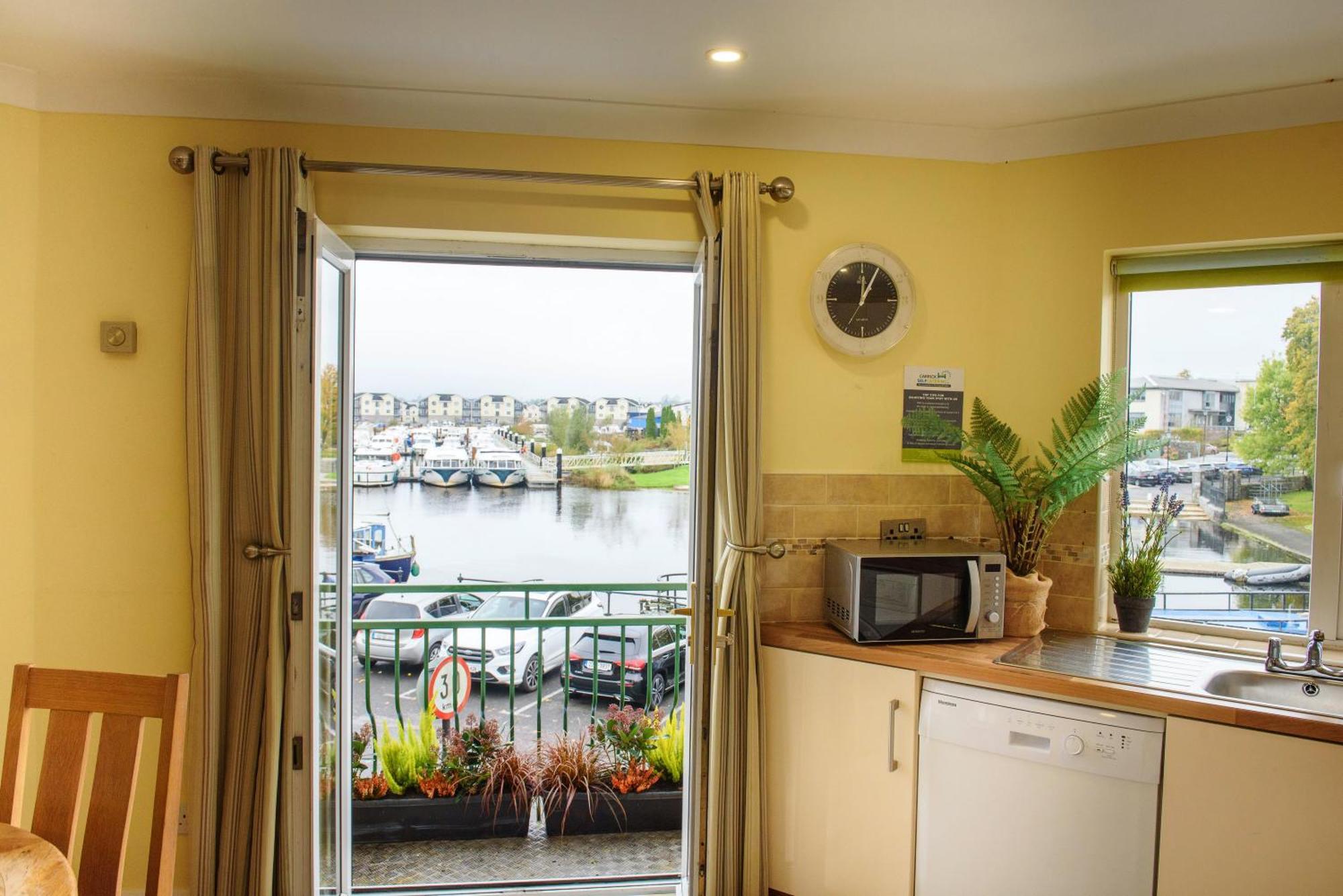 Waterfront Self Catering Houses Carrick on Shannon Екстериор снимка